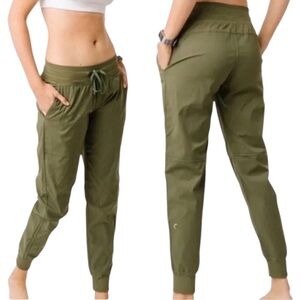 Zyia Trail Jogger in Olive Size M